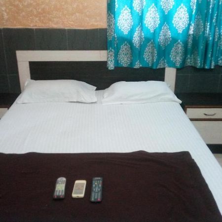 Hotel Sarang Lodge Panvel Exterior foto