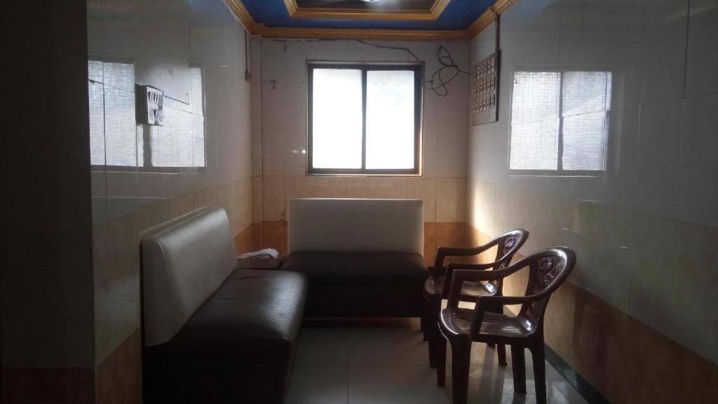 Hotel Sarang Lodge Panvel Exterior foto