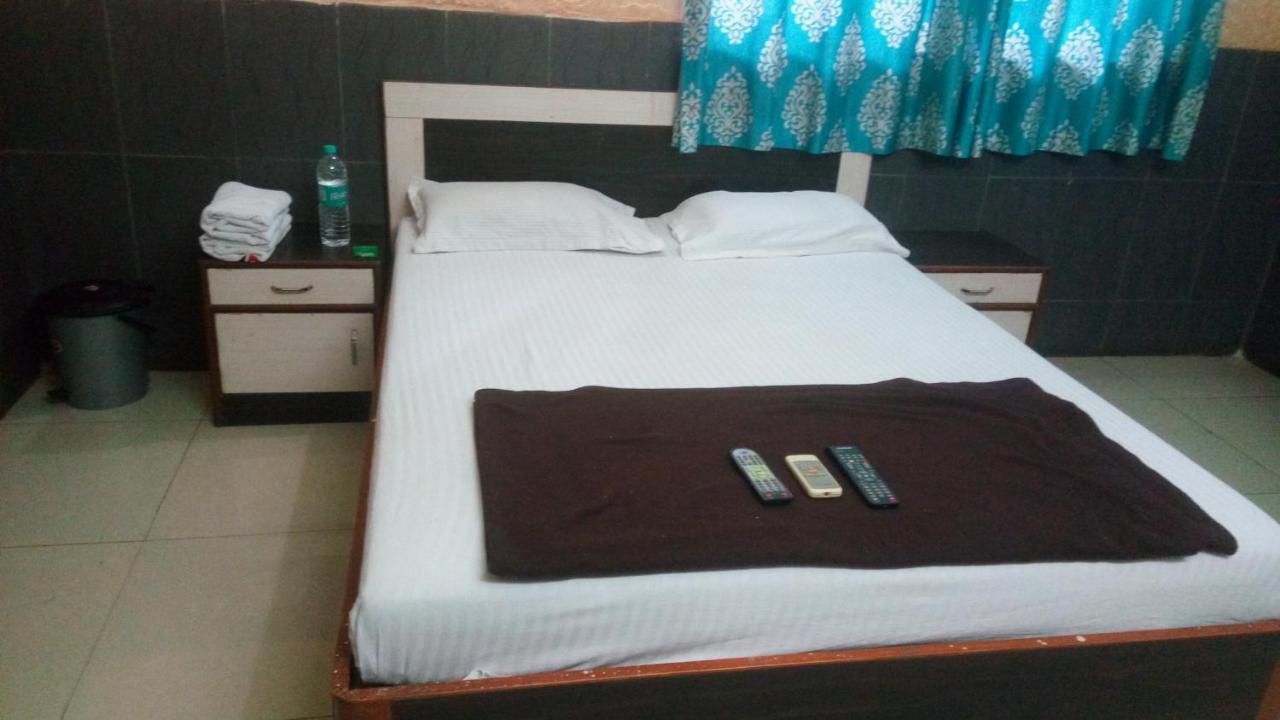 Hotel Sarang Lodge Panvel Exterior foto