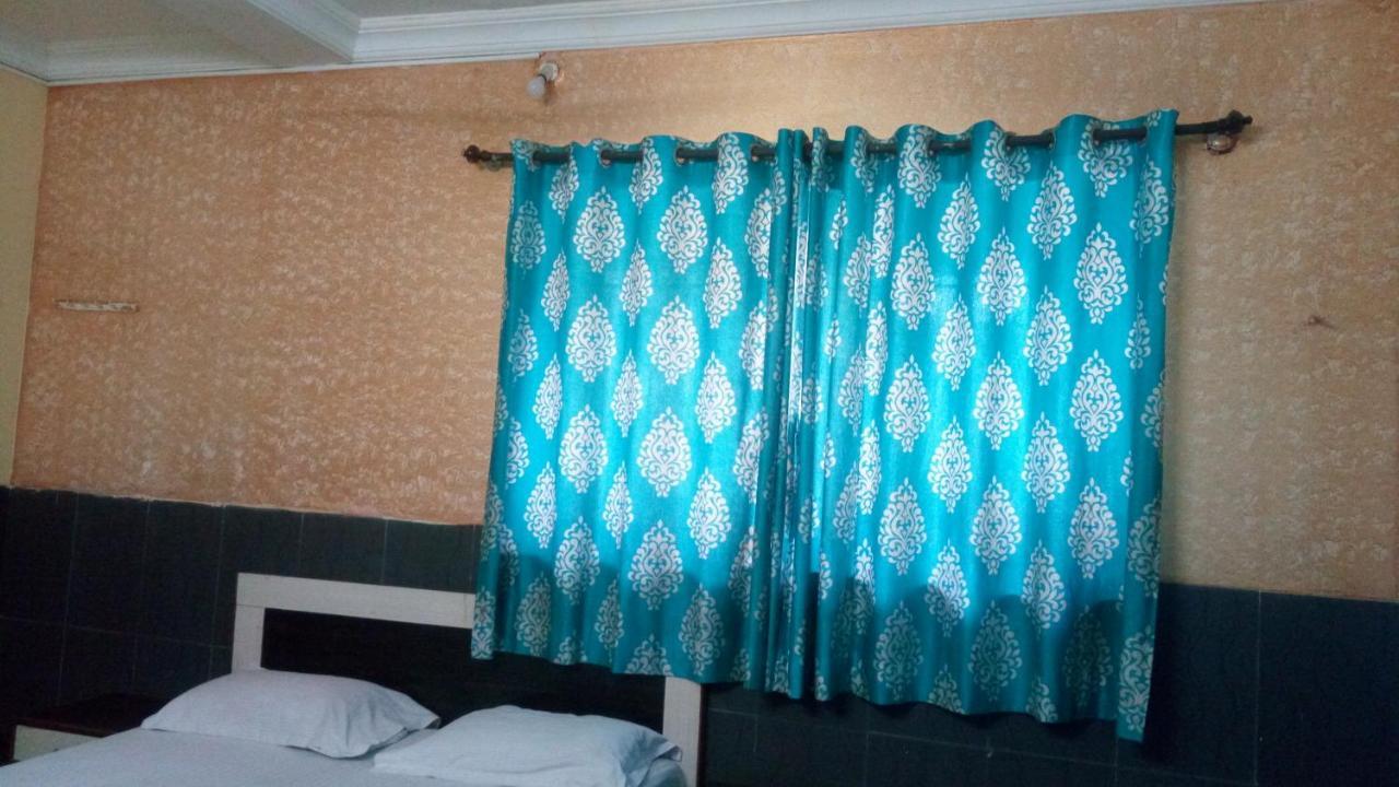 Hotel Sarang Lodge Panvel Exterior foto